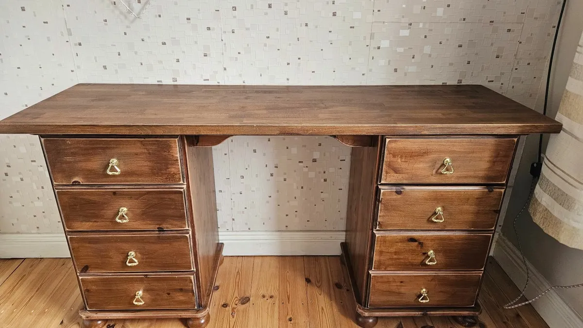 Desk - Image 3