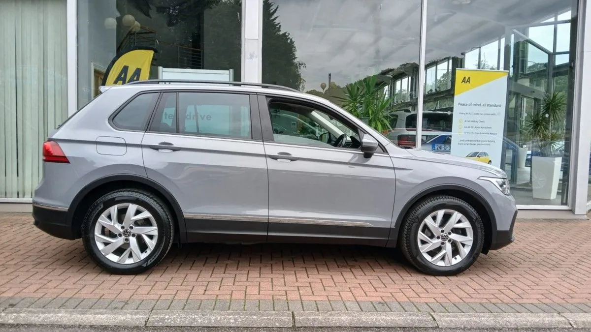 Volkswagen Tiguan 2.0 TDI 122HP Life  Moonstone G - Image 3