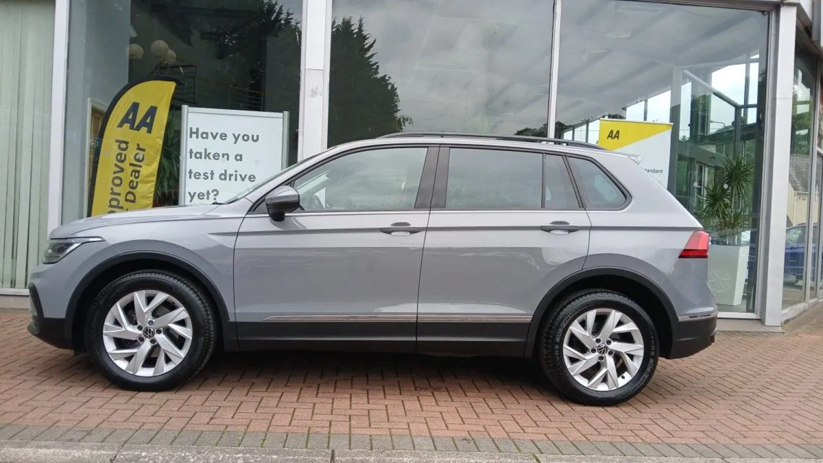 Volkswagen Tiguan 2.0 TDI 122HP Life  Moonstone G - Image 4