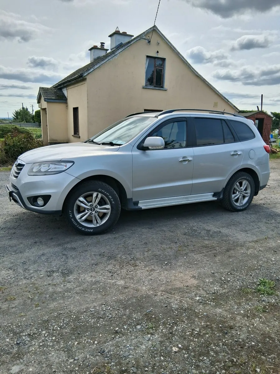Hyundai Santa Fe 2012 - Image 1