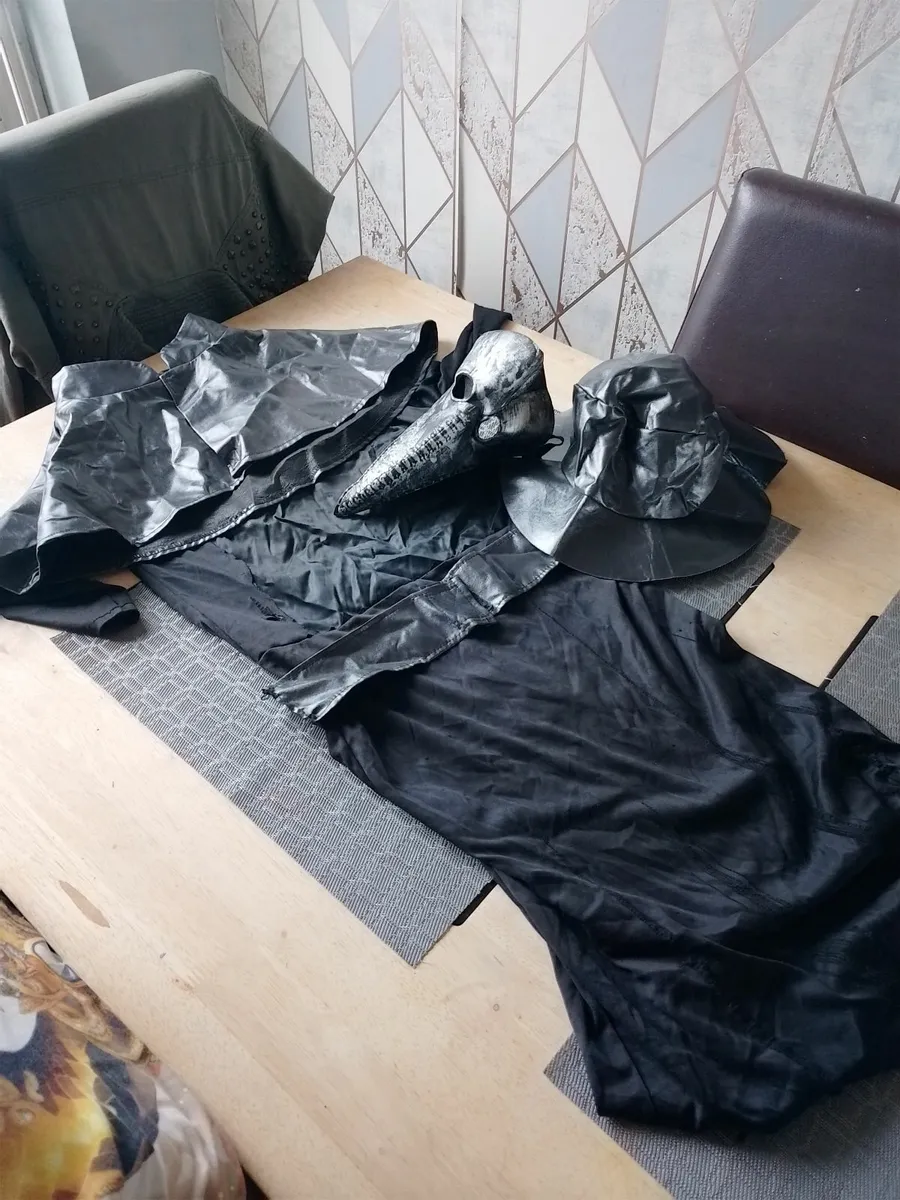Halloween costumes - Image 2