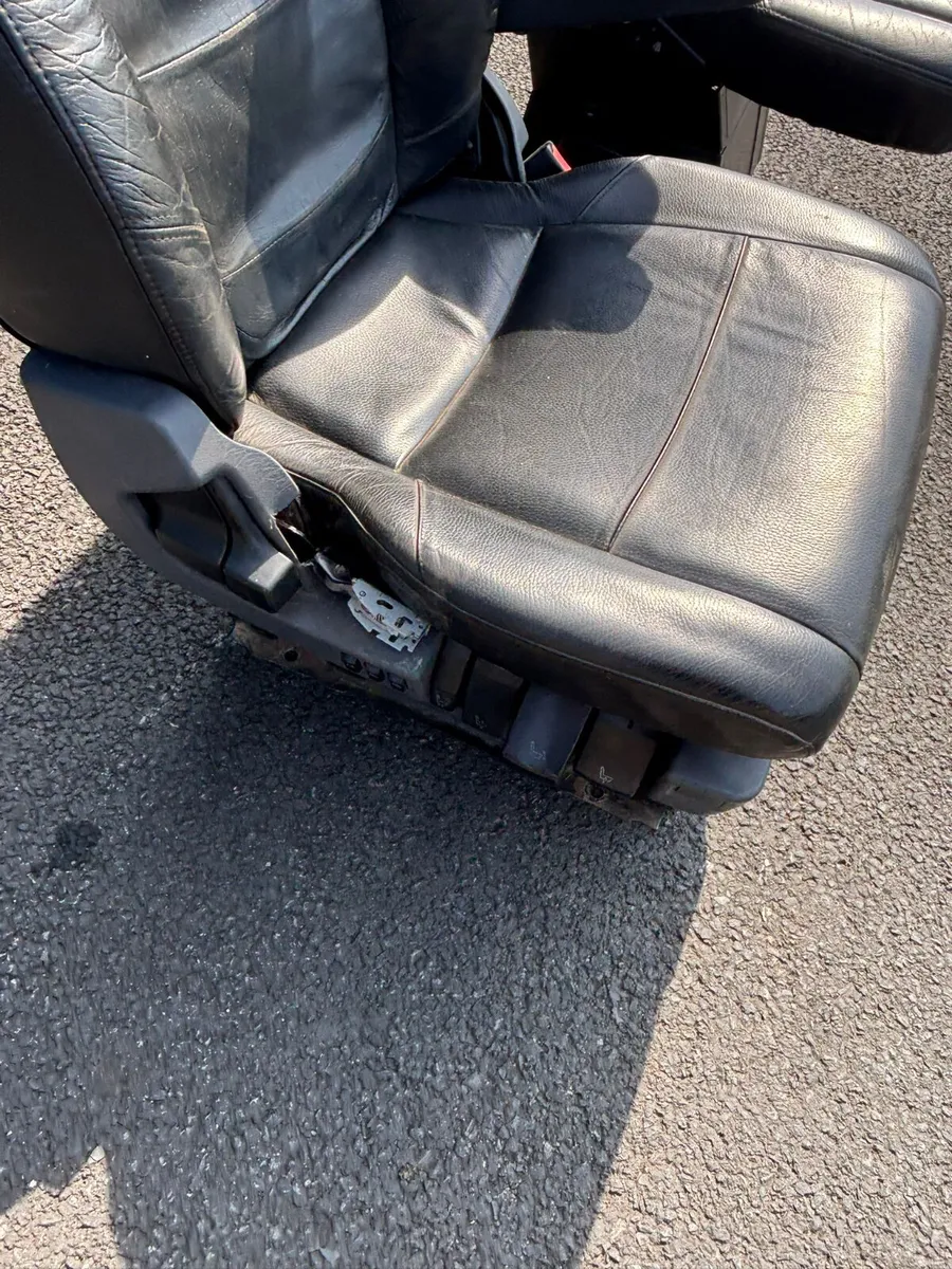 For Sale - Set of Scania V8  Front Seats - Image 4