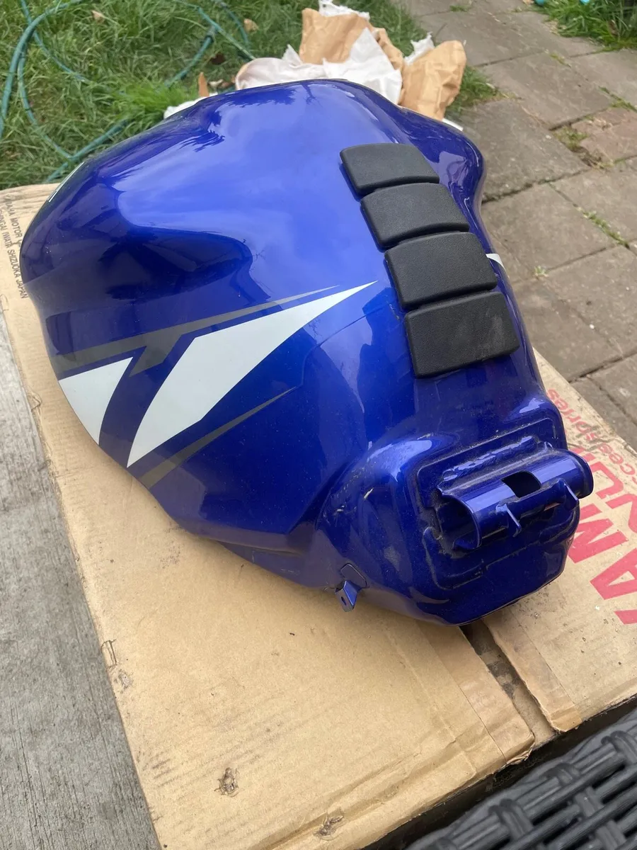 Yamaha r6 petrol tank 2008 - Image 3
