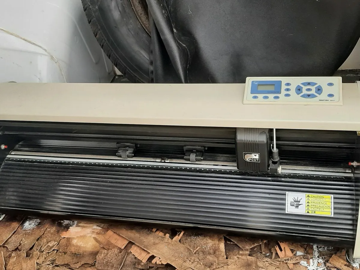 Vinyl cutter plotter - Image 1