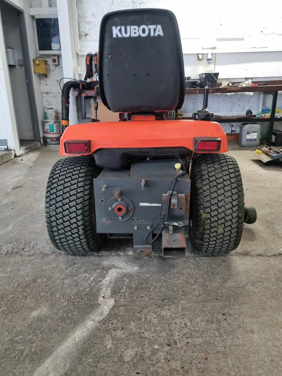 Ride-on Kubota Diesel Lawnmower G2160 - Image 3