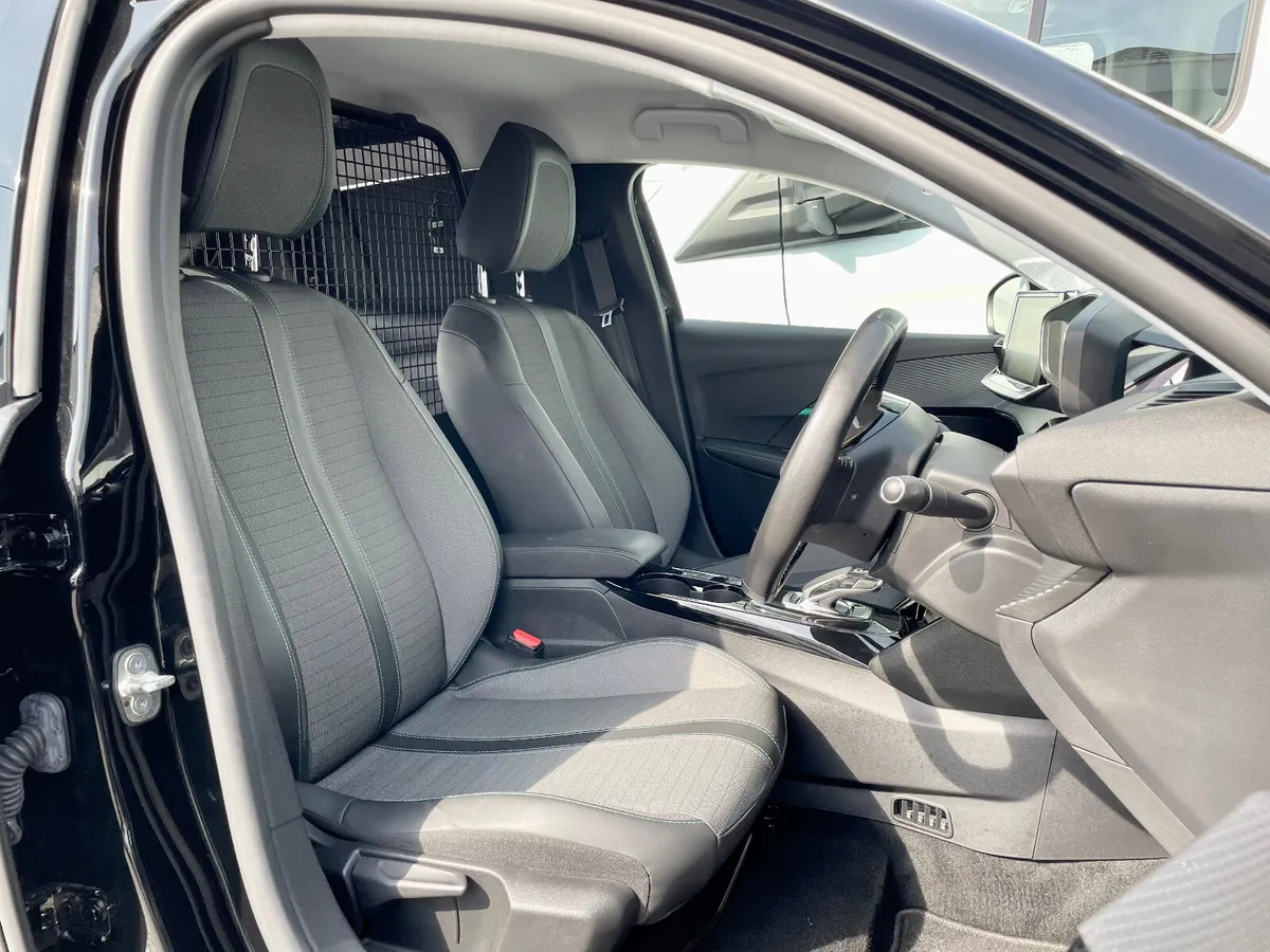 Peugeot 208 Allure Fully Electric 136BHP Van, 2021 - Image 4