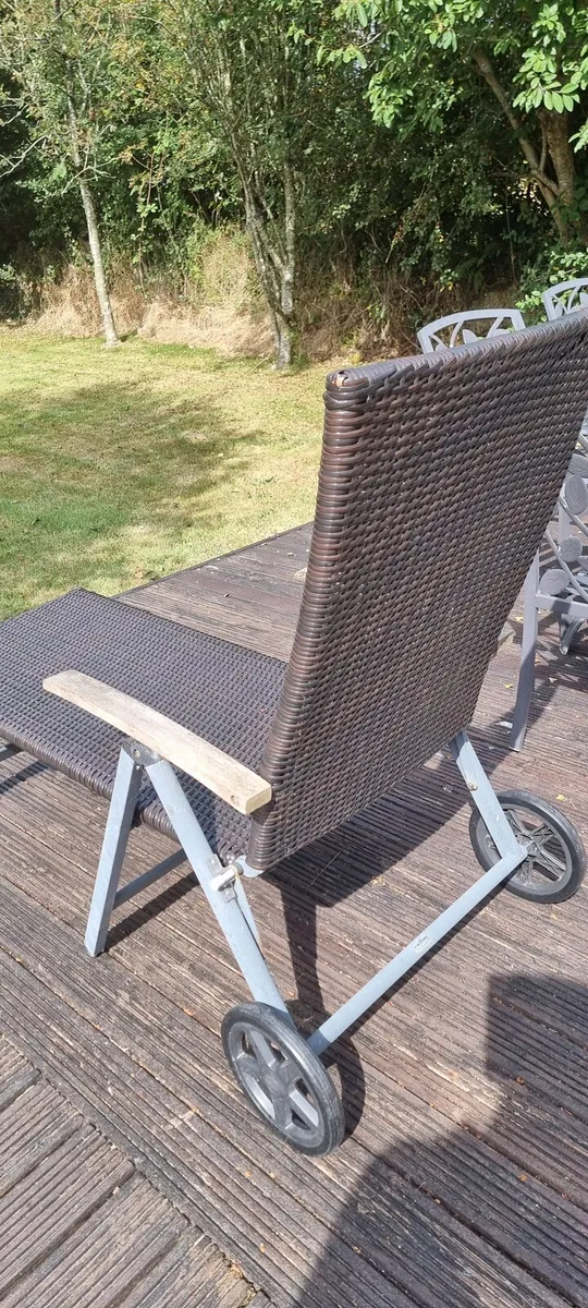 Sun lounger - Image 1