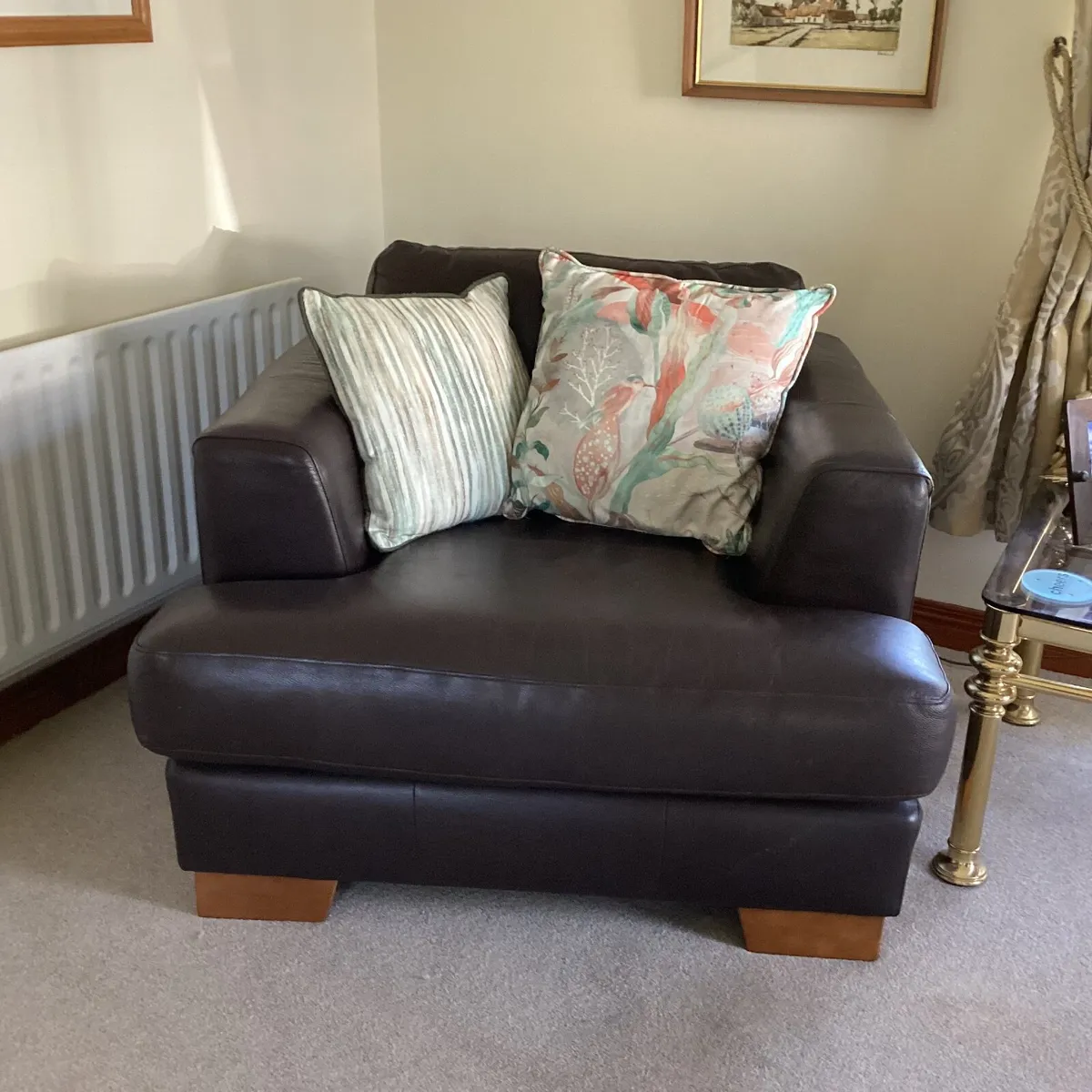 M&S LEATHER CHAIR