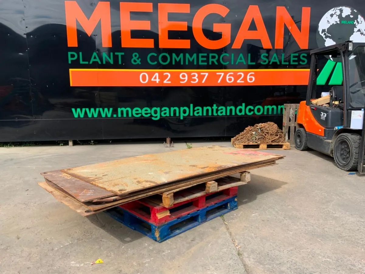 STEEL ROAD CROSSING PLATES / TRENCH COVERS. - Image 1