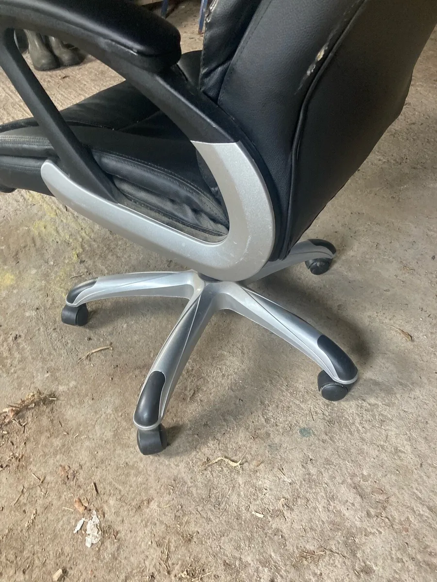 Office chair - Image 2