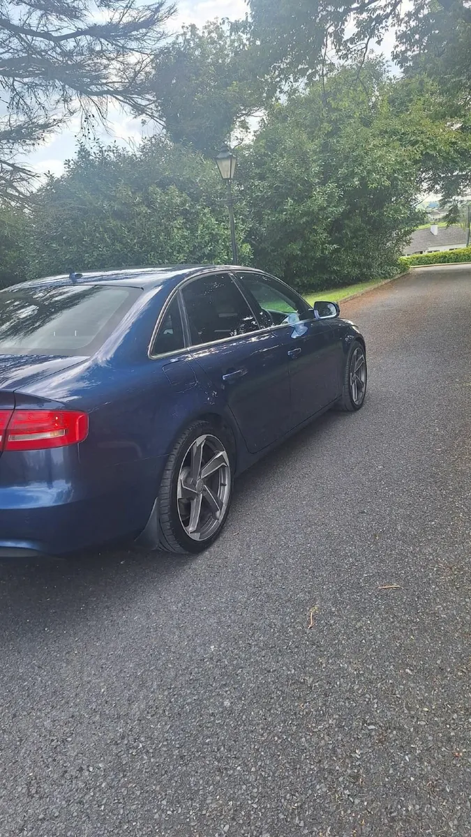 Audi A4 2015 - Image 2