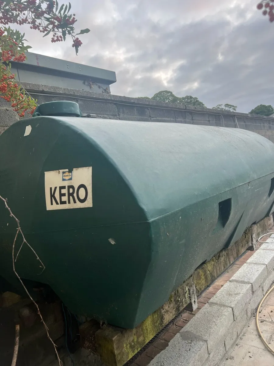 Oil tank - Image 1