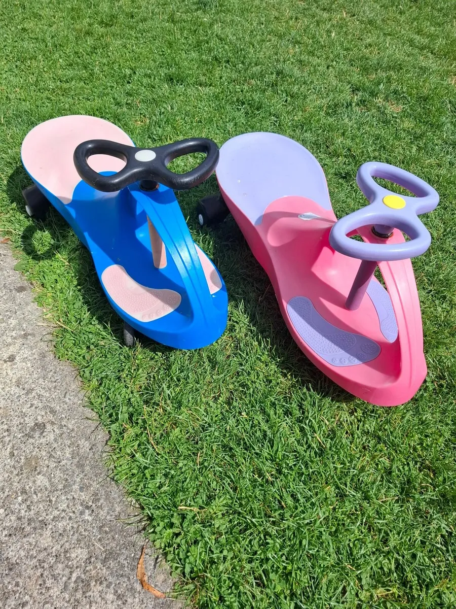 Toy wiggle car