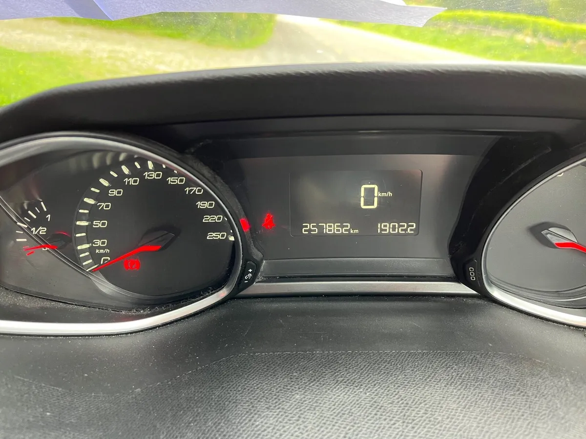 Car - Image 2