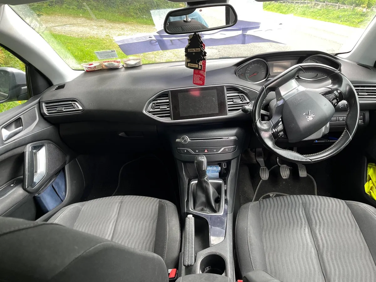 Car - Image 3