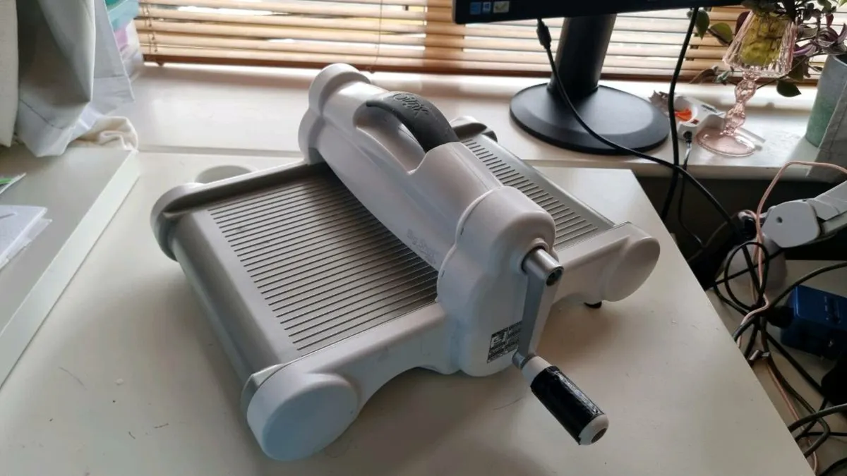 Sizzix BIG Shot Plus Die cutting Machine - Image 1