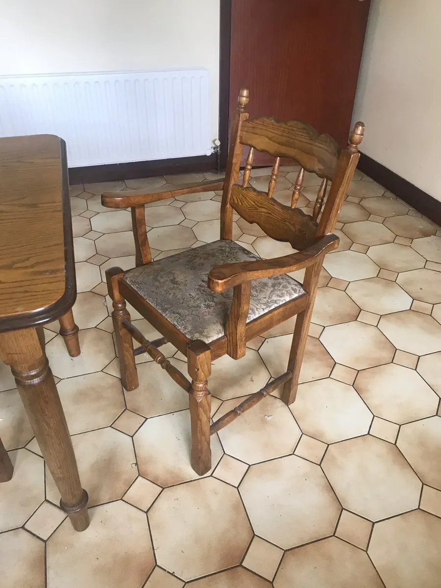 Solid wood oak kitchen table and 6 chairs - Image 2