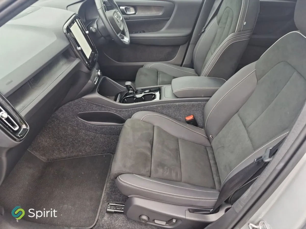 Volvo XC40 Fully Electric 231hp Ultimate  Pan Sun - Image 4