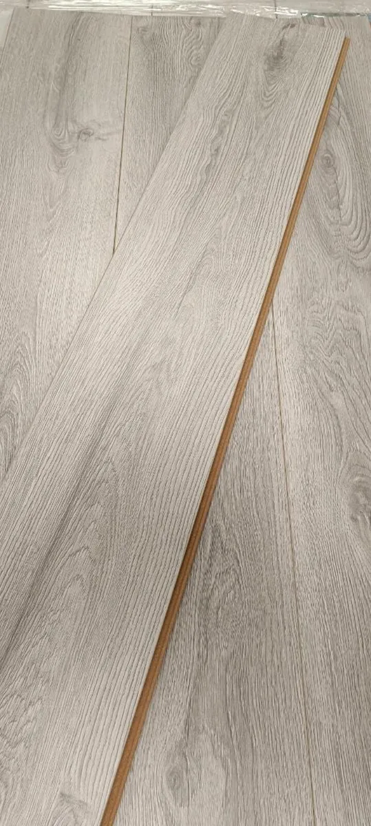 *NEW* 8MM LAMINATE FLOORING ☄️ - Image 2