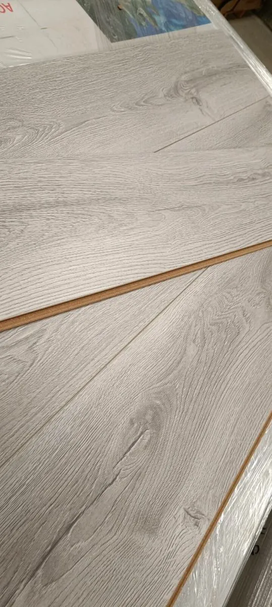 *NEW* 8MM LAMINATE FLOORING ☄️ - Image 3