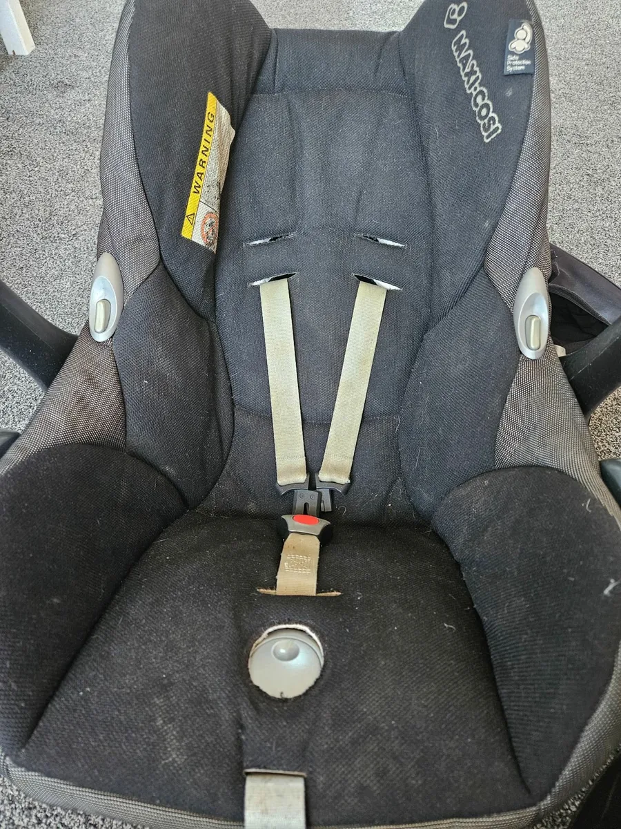 Maxicosi babyseat and easyfix base - Image 2