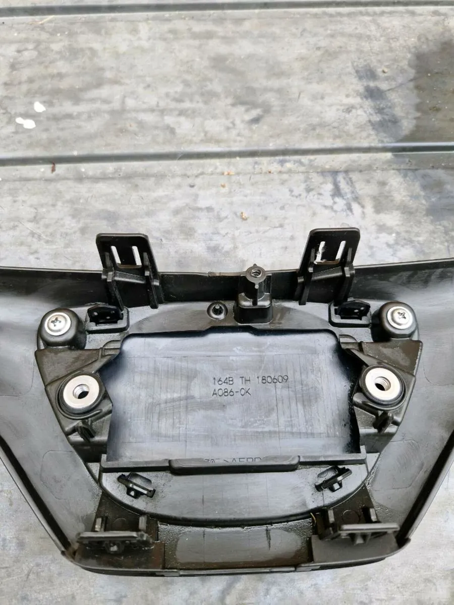 Toyota corolla front grill with badge - Image 4