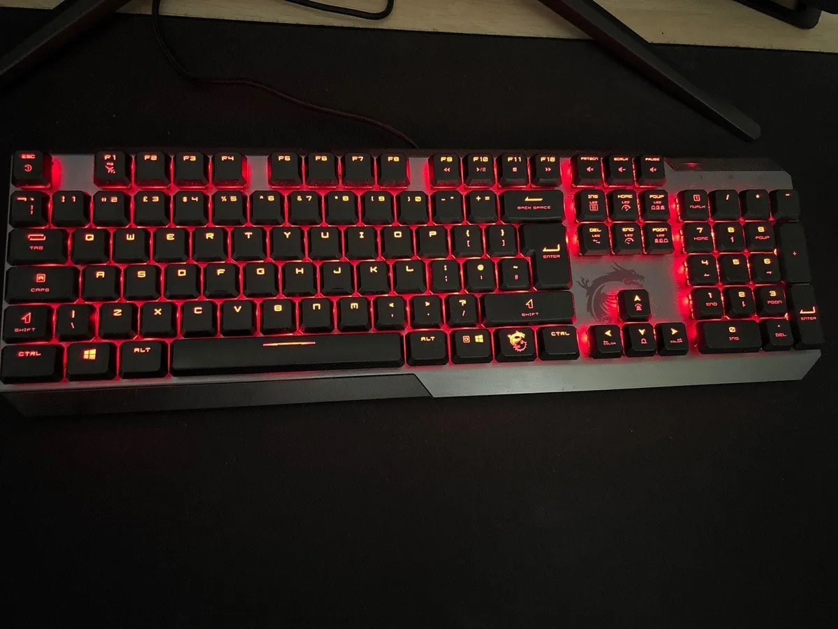 MSI Gaming Monitor Curved/keyboard with mouse - Image 3
