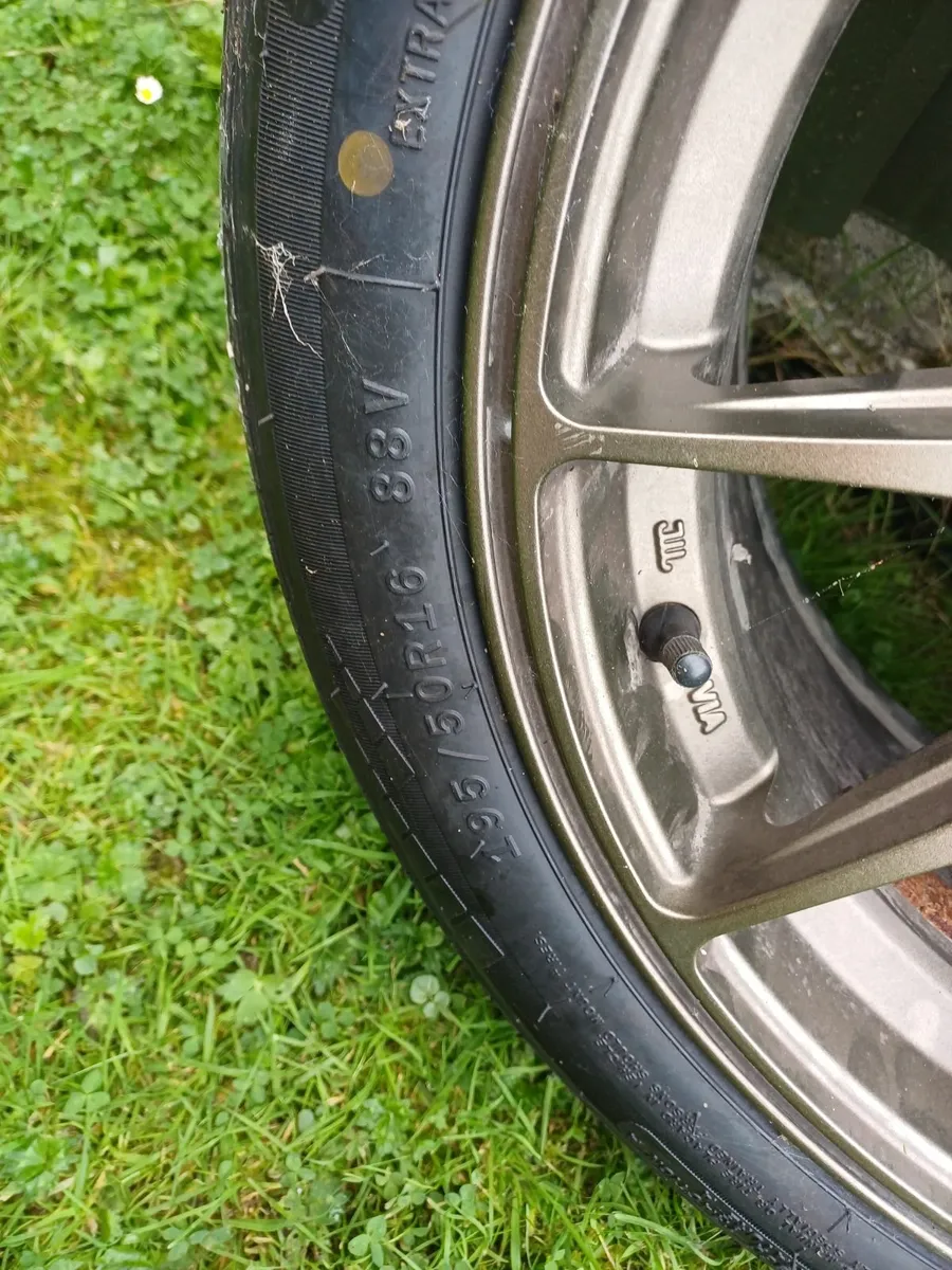 Car wheels and tyres - Image 1