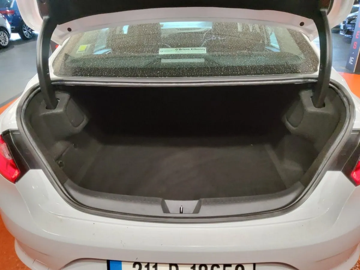 Renault Megane 1.5 Blue dCi 115 EDC Play GC - Image 4