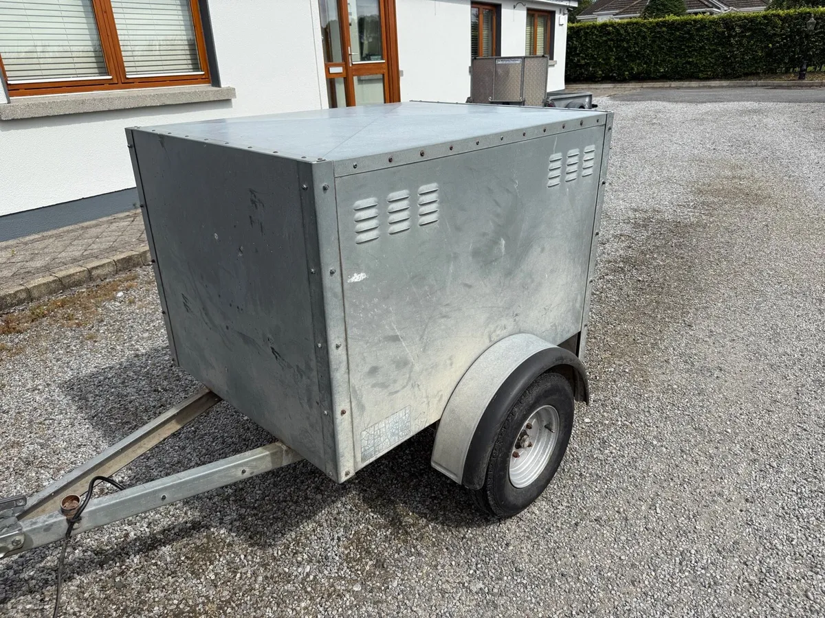 Factory built dog trailer - Image 2