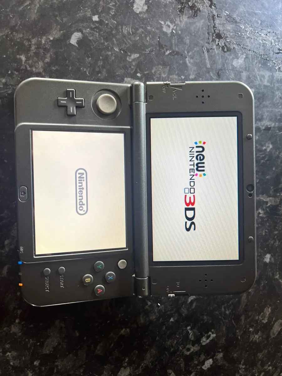 Nintendo 3DS XL - Image 1