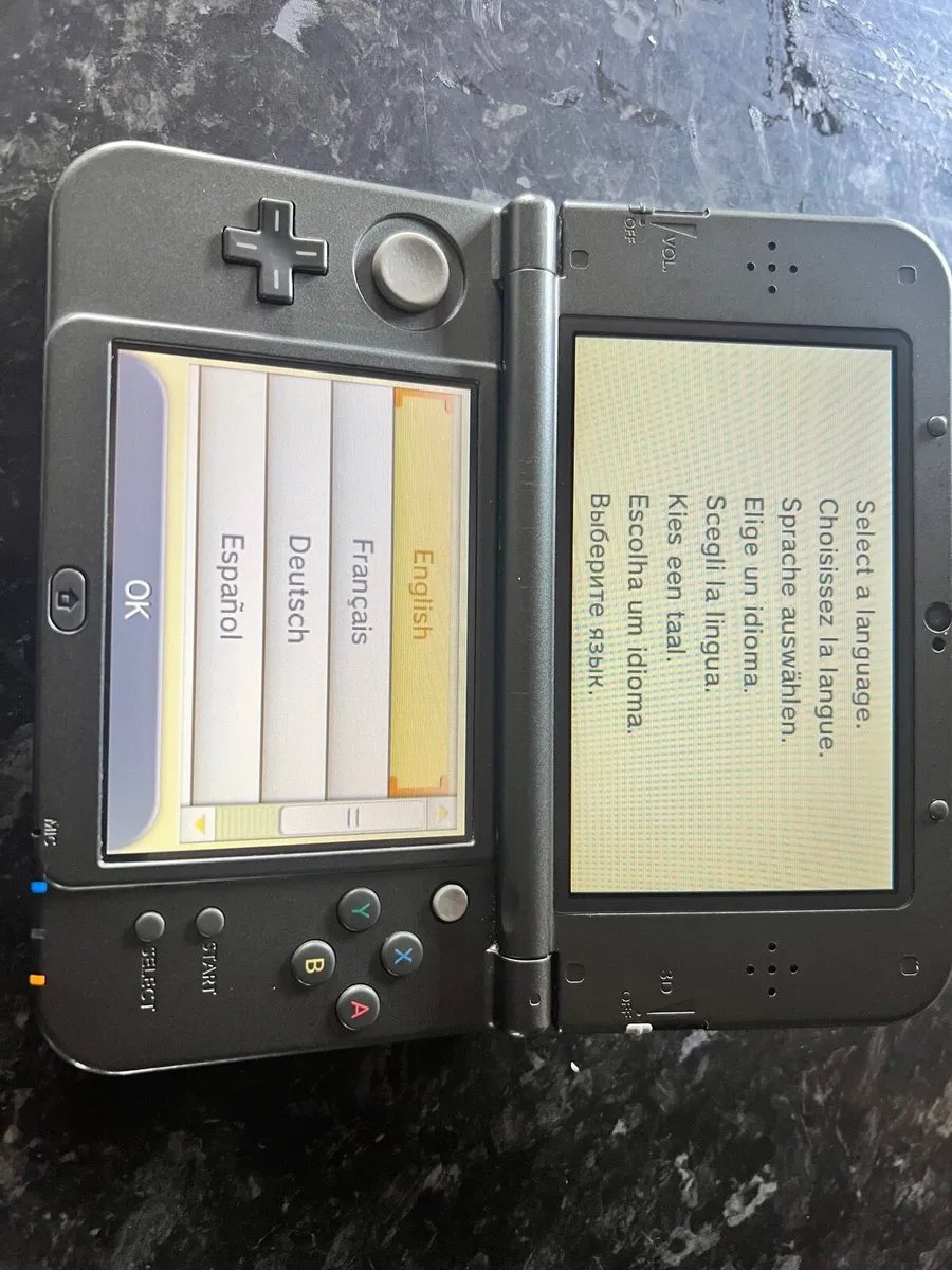 Nintendo 3DS XL - Image 2