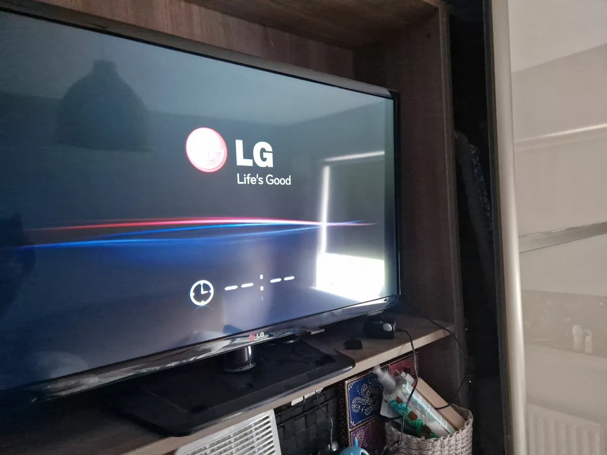 LG 32" TV - Image 4