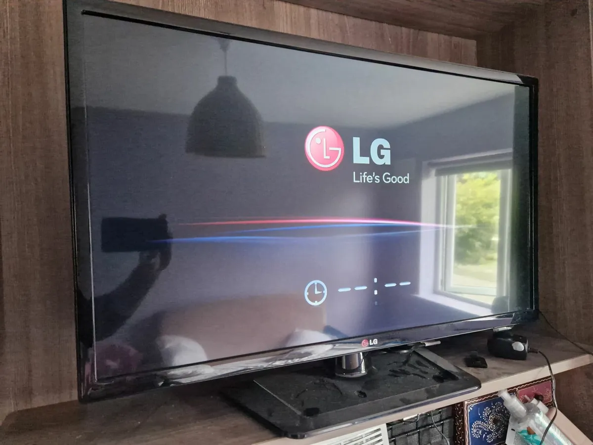 LG 32" TV - Image 1