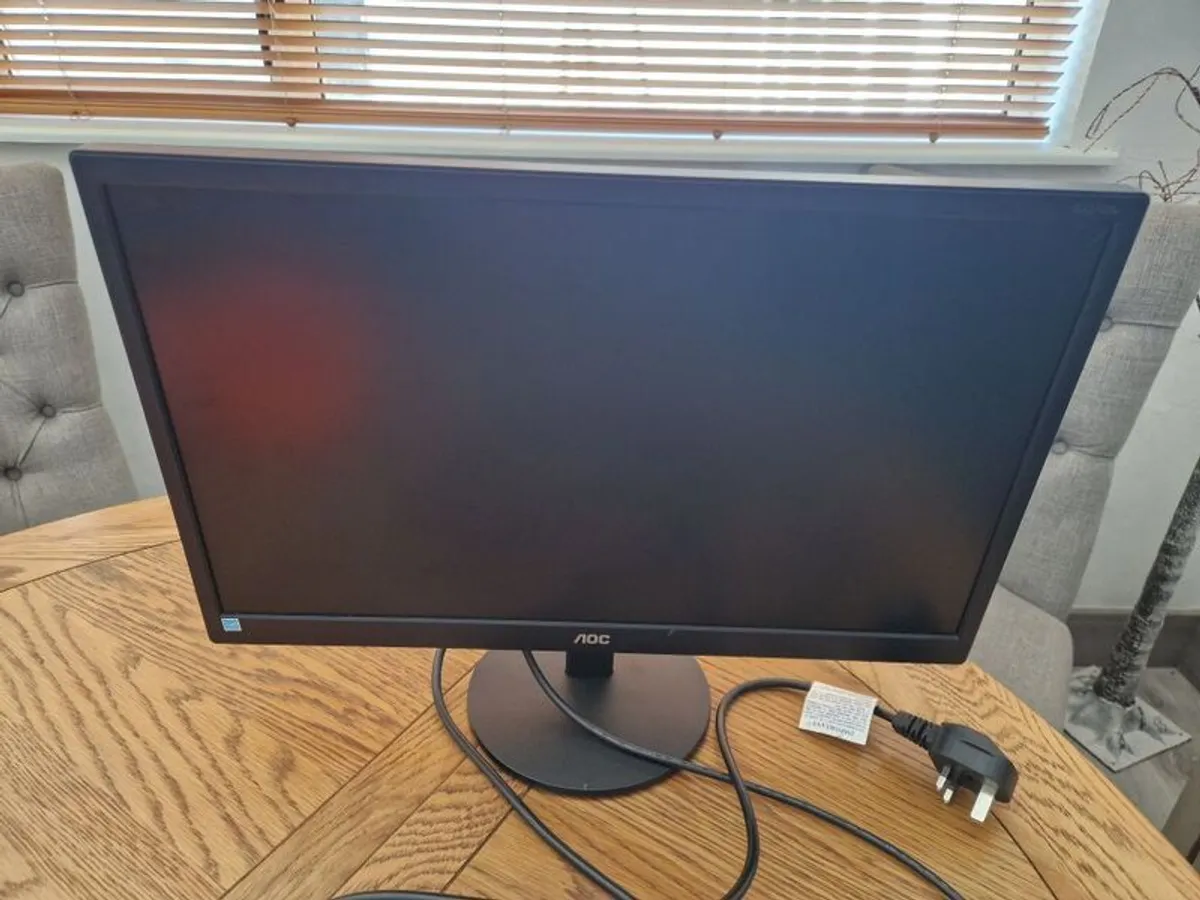 AOC 19 inch LCD Conputer Monitor (LED Backlight) screen size is 19 inches 5yrs old in perfec working order - Image 1