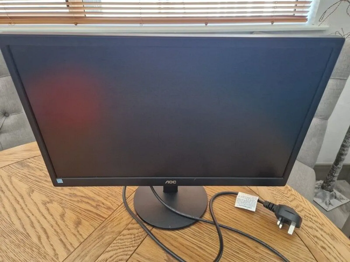 AOC 19 inch LCD Conputer Monitor (LED Backlight) screen size is 19 inches 5yrs old in perfec working order - Image 2
