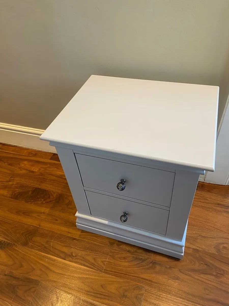 Bedside draws - Image 1
