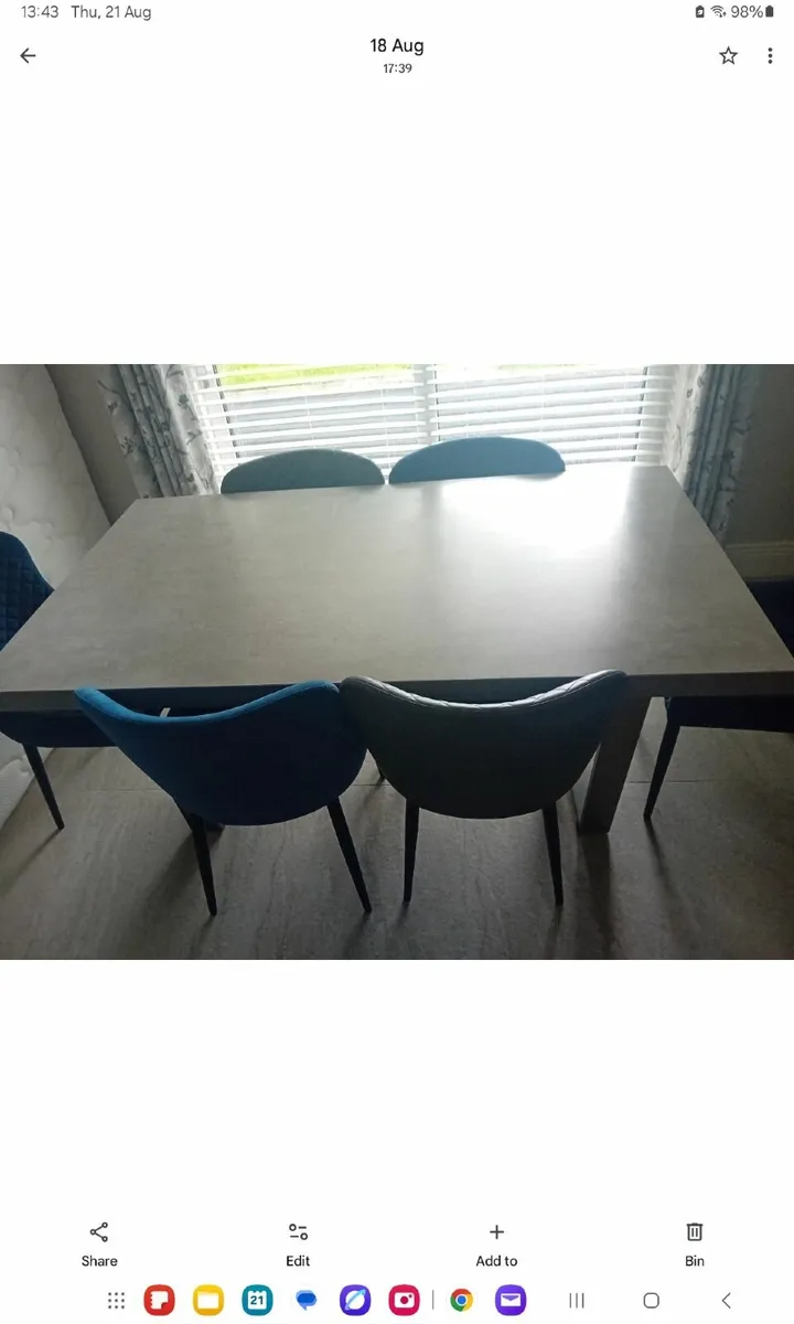 Dining table - Image 1