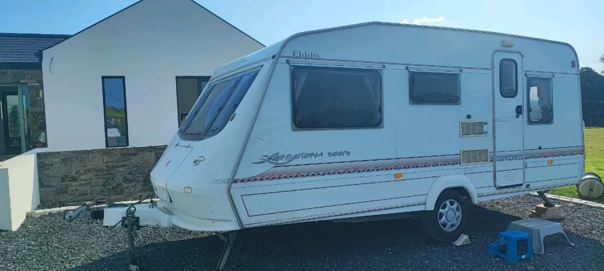 5 birth Caravan - Image 1