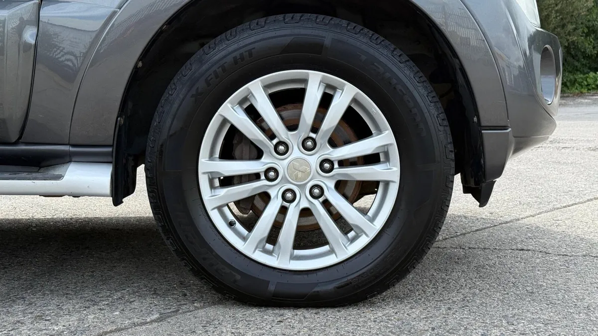 Mitsubishi Pajero 2014 *Vat Receipt* - Image 3
