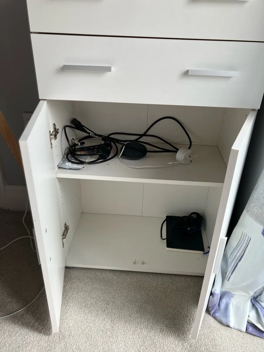 White cabinet - Image 3