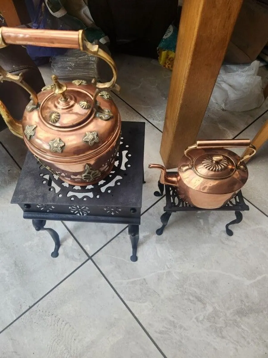 19 th Cent trivets with copper an brass kettles - Image 1