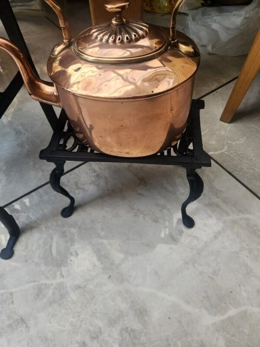 19 th Cent trivets with copper an brass kettles - Image 2