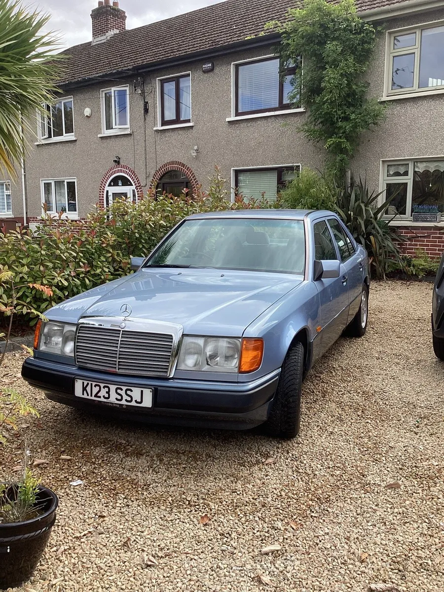 1993 Mercedes E220 Multi Valve Engine - Image 2