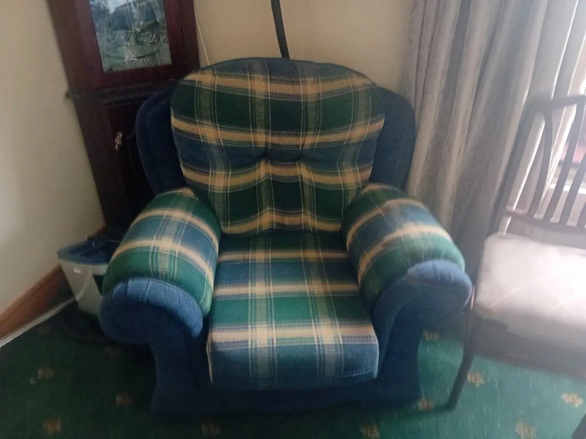 3 piece suite of furniture - Image 2