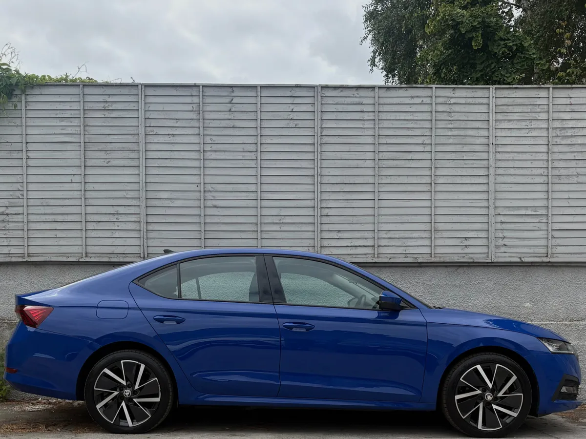 Skoda Octavia 2021 PLUG-IN HYBRID HATCHBACK - Image 2