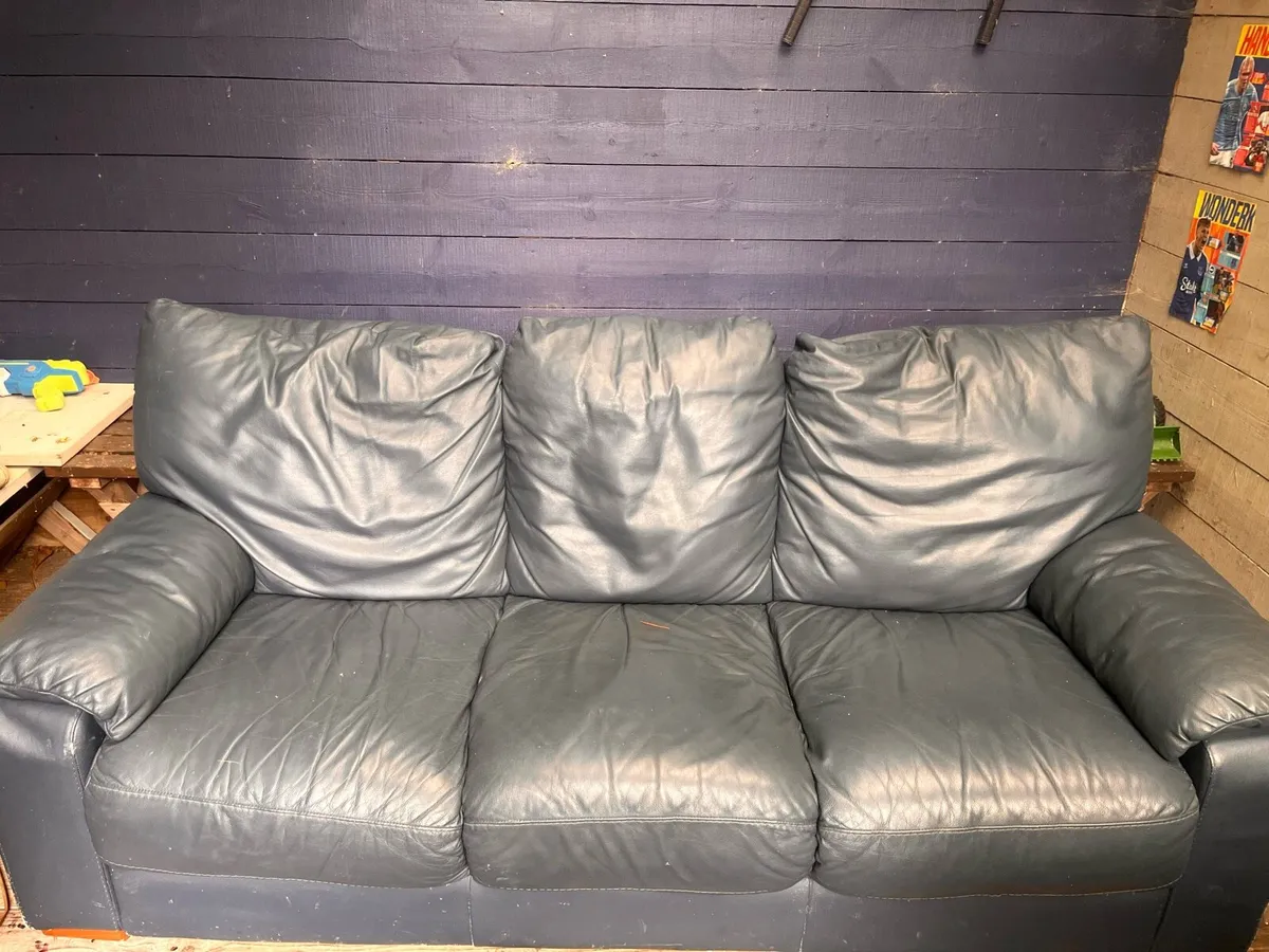 Blue couch - Image 1