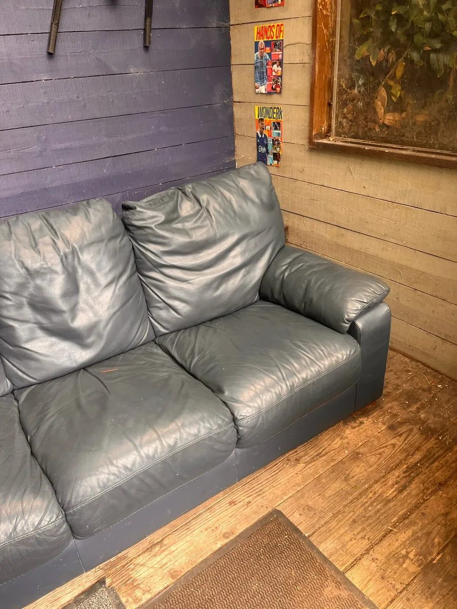 Blue couch - Image 3