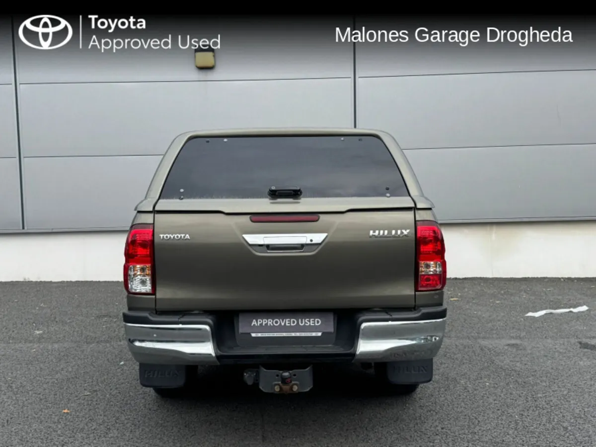 Toyota Hilux 2.8 SRD Double Cab *Hard Top Canopy* - Image 4