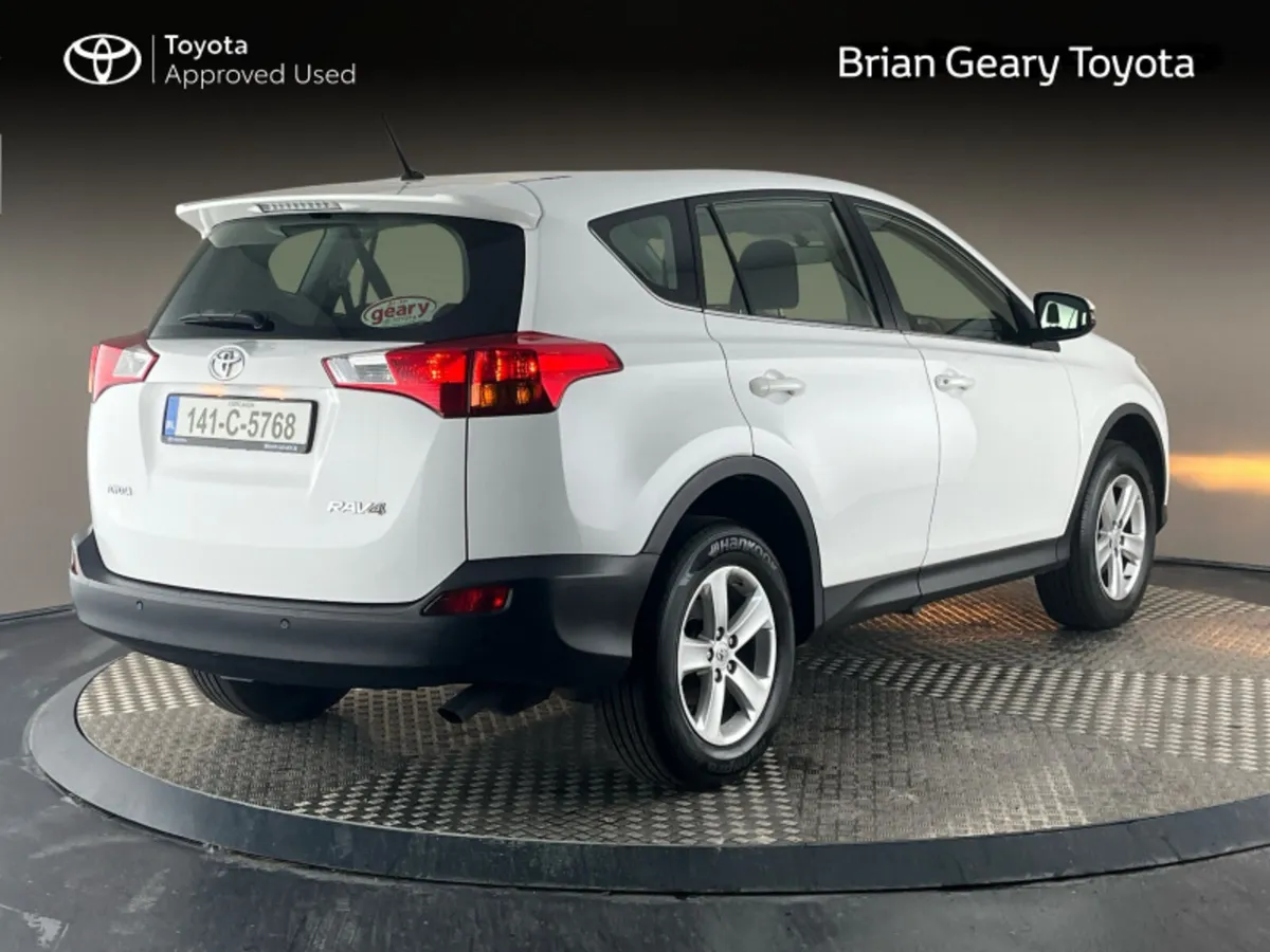 Toyota RAV4 2.0 D4D AURA 2WD - Image 2